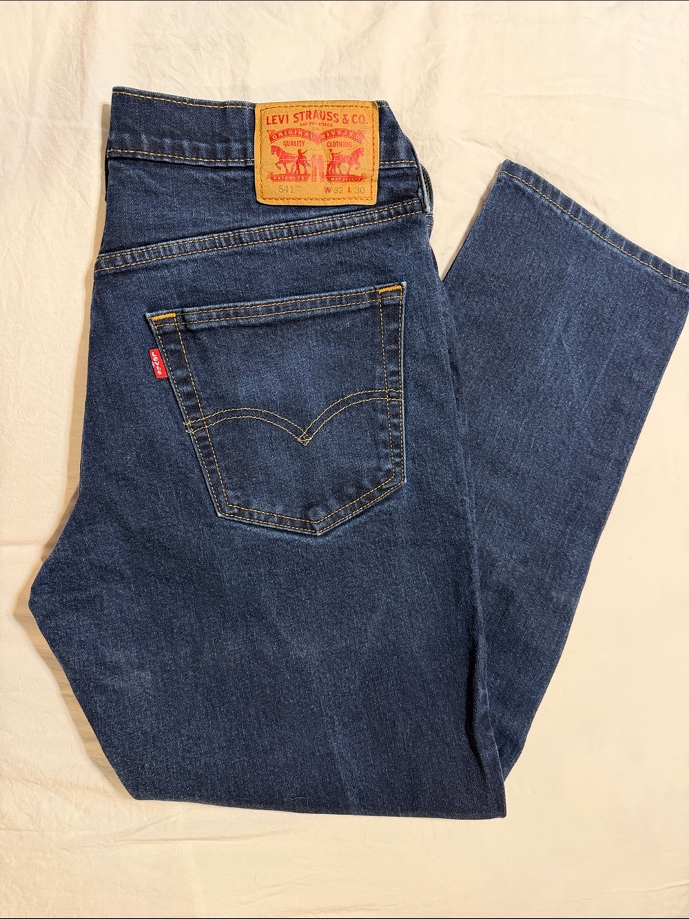 Levi's Dark Blue Slim Straight Men's Jeans with Classic Back Pocket